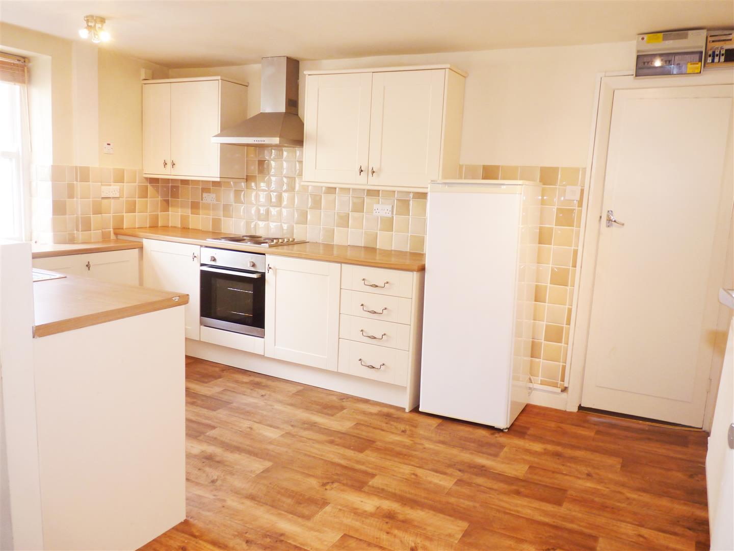 2 bedroom flat Let Agreed in Barnoldswick - P1740304.jpg
